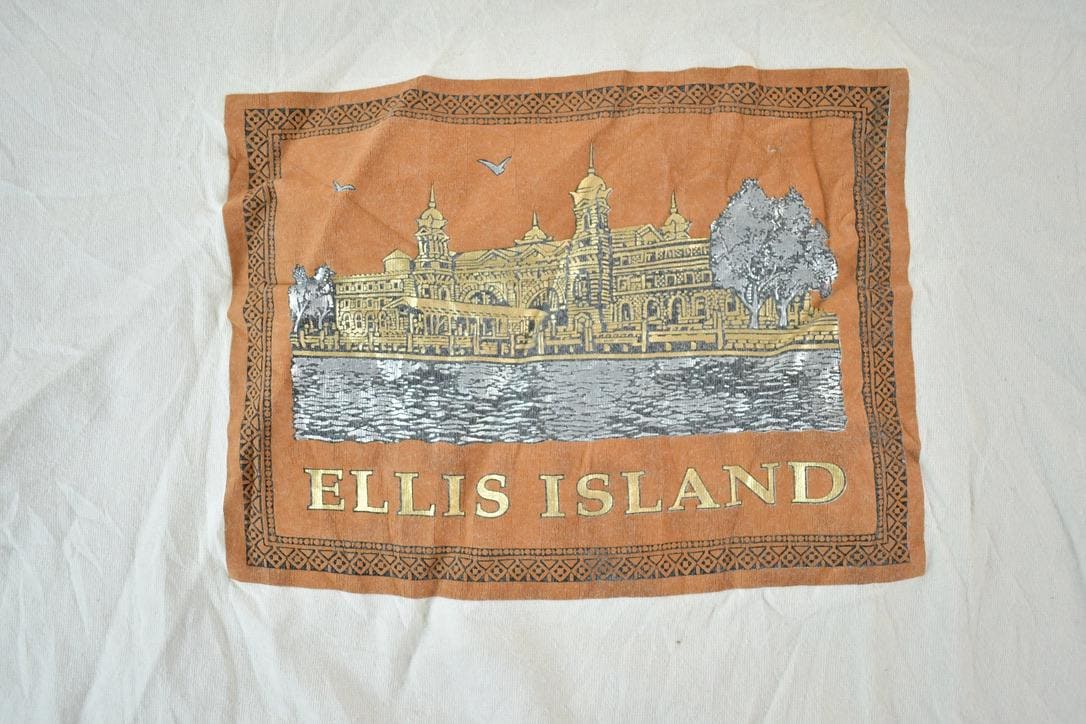 Vintage 1990s Ellis Island Souvenir Single Stitch Graphic Print T-Shirt Made In USA