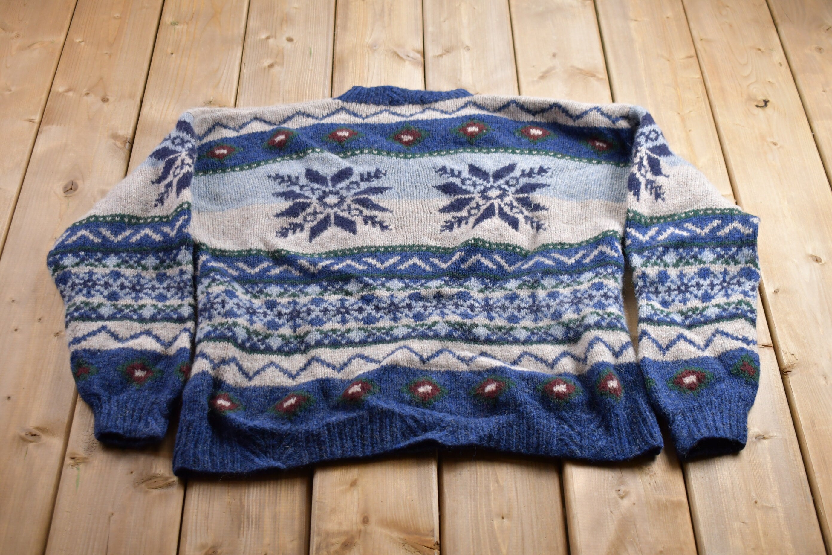 Vintage 1990s Woolrich Hand Knitted Winter Theme Crewneck Sweater