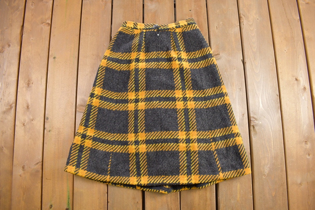 Vintage 1970s Wool Tartan Plaid Skirt Size 25 x 26
