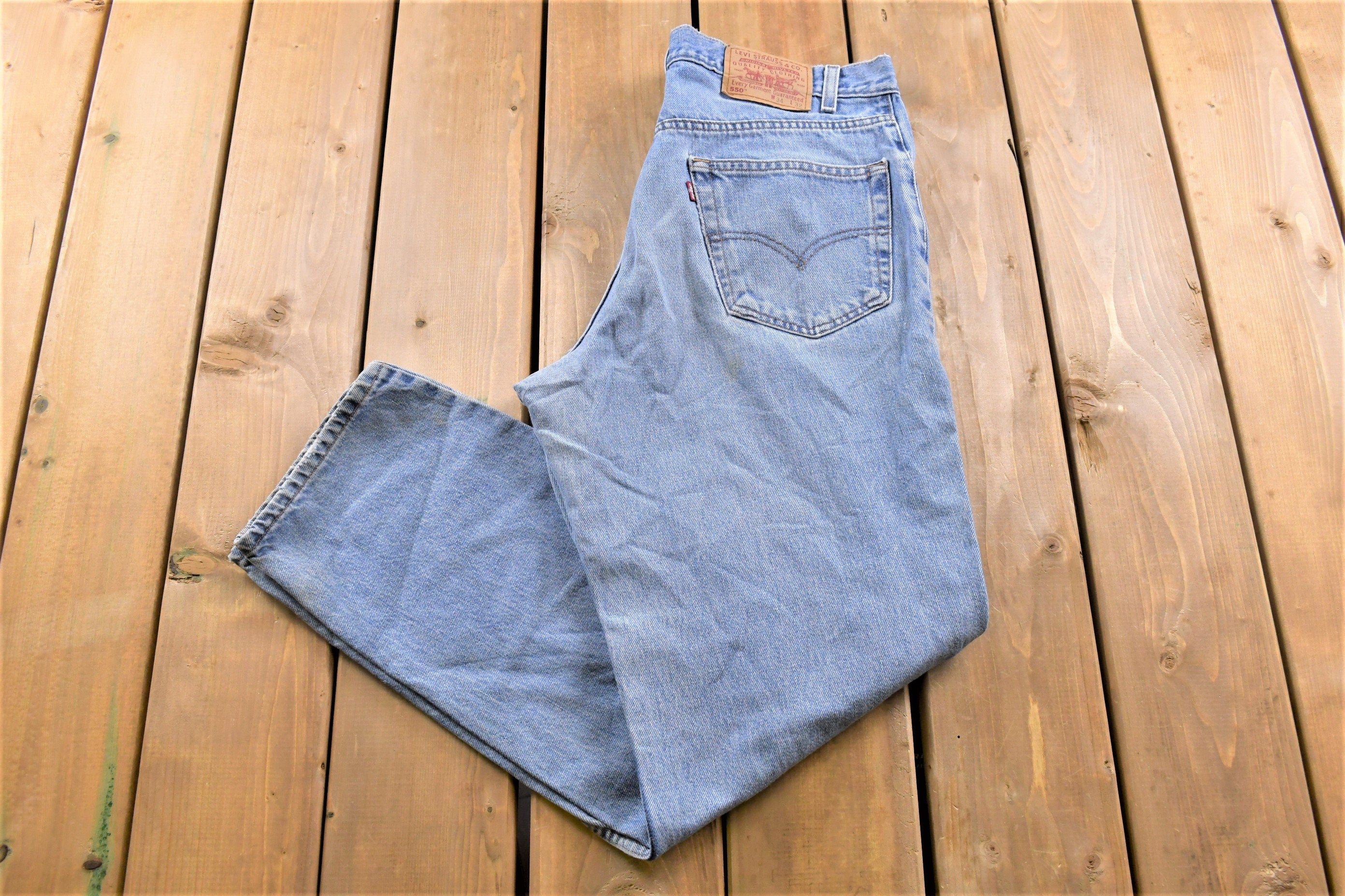 Vintage 1990s Levi's 550 Red Tab Jeans Size 34 x 30