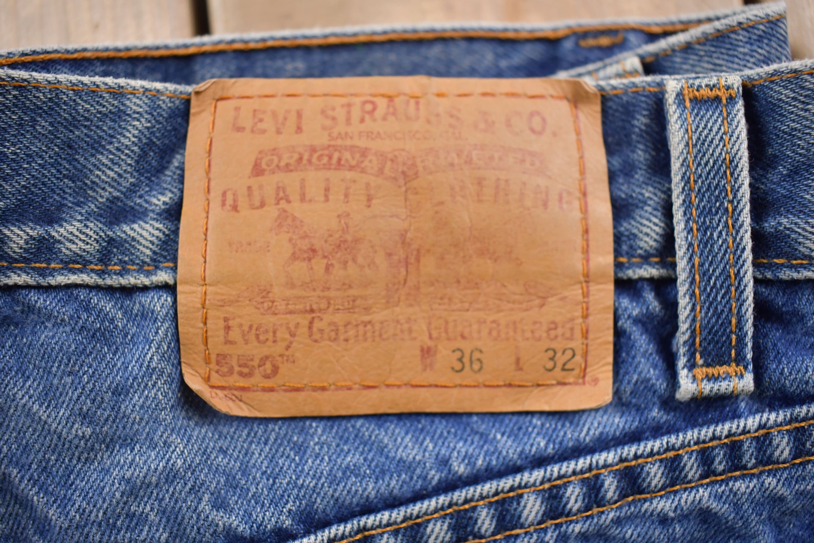 Vintage 1990s Levi's 550 Red Tab Jeans Size 34 x 31