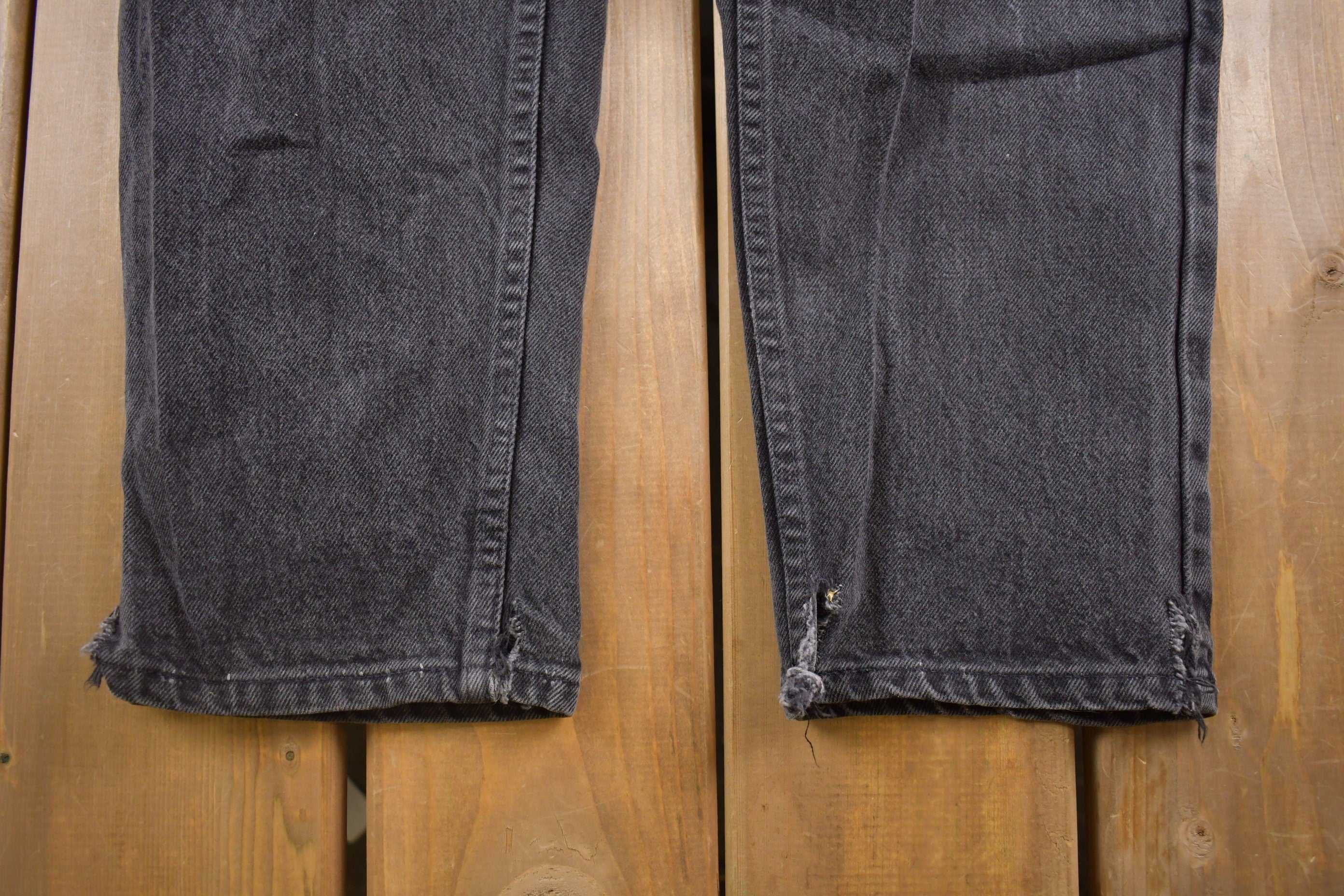 Vintage 1990s Levi's 550 Black Tab Jeans Size 33 x 31