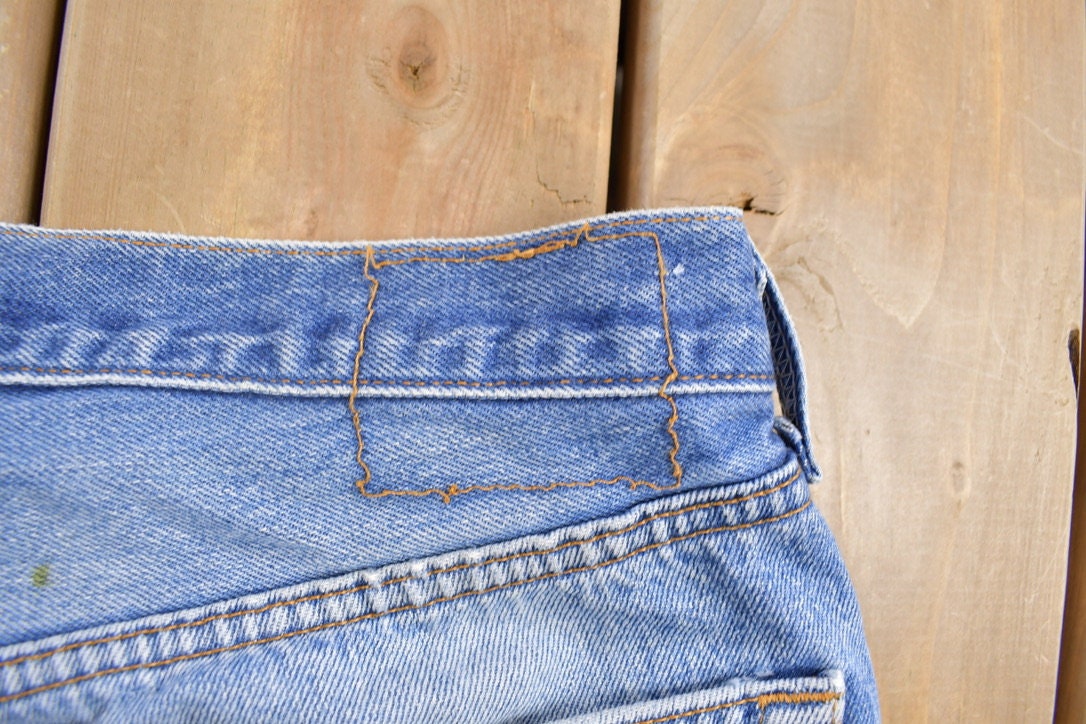 Vintage 1990s Levi's 550 Red Tab Denim Jeans Size 34 x 35