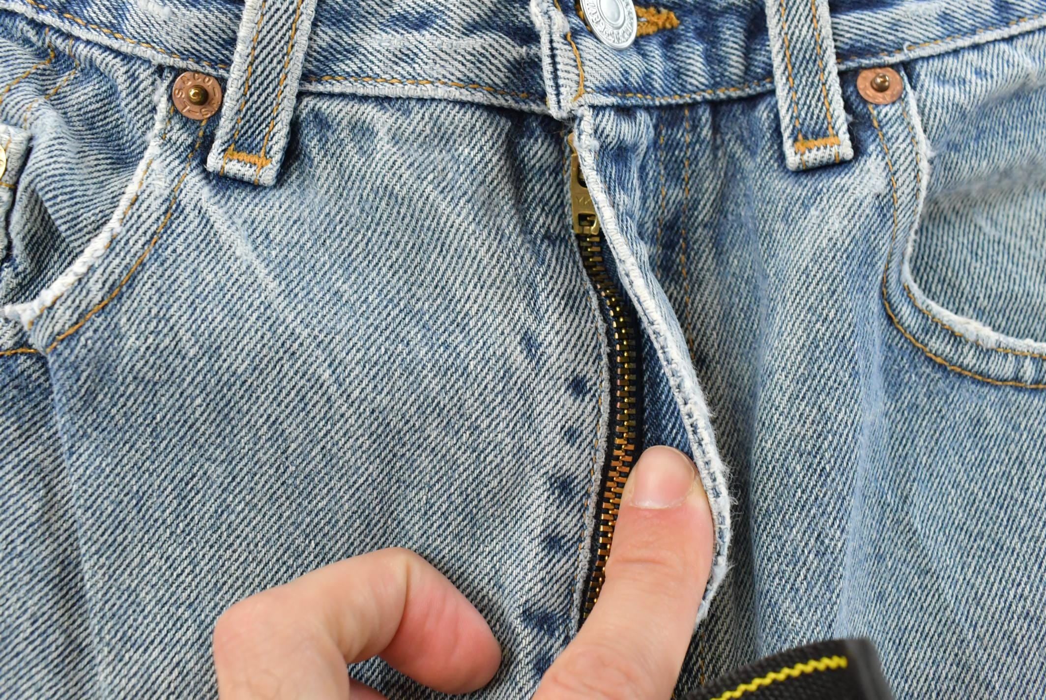 Vintage 1990s Levi's 505 Regular Straight Fit Denim Blue Jeans Men's 32 x 29 / 90s Levi's / Streetwear / Made in USA