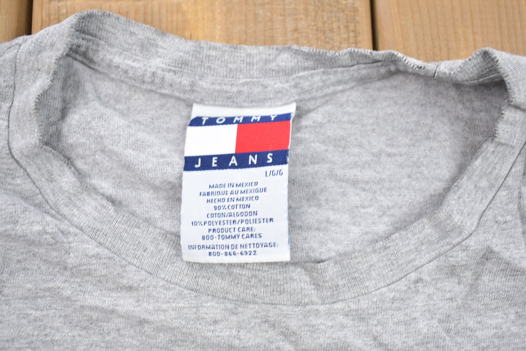 Vintage 1990s Tommy Hilfiger Graphic T-Shirt