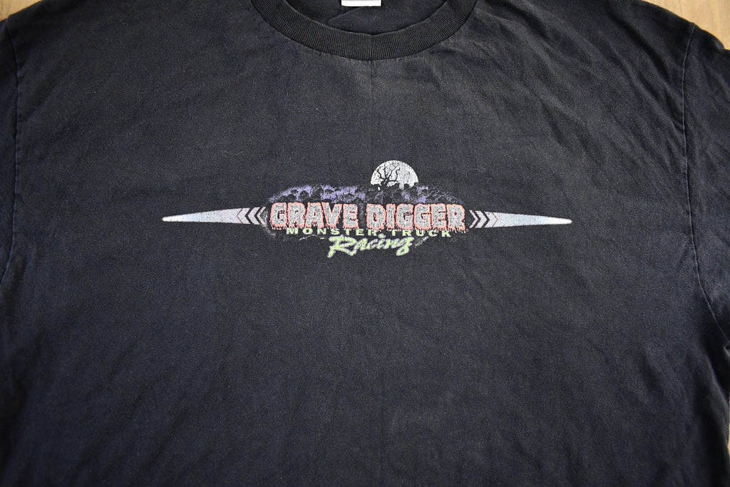 Vintage 2000s Grave Digger Monster Truck Graphic T-Shirt Men's XL