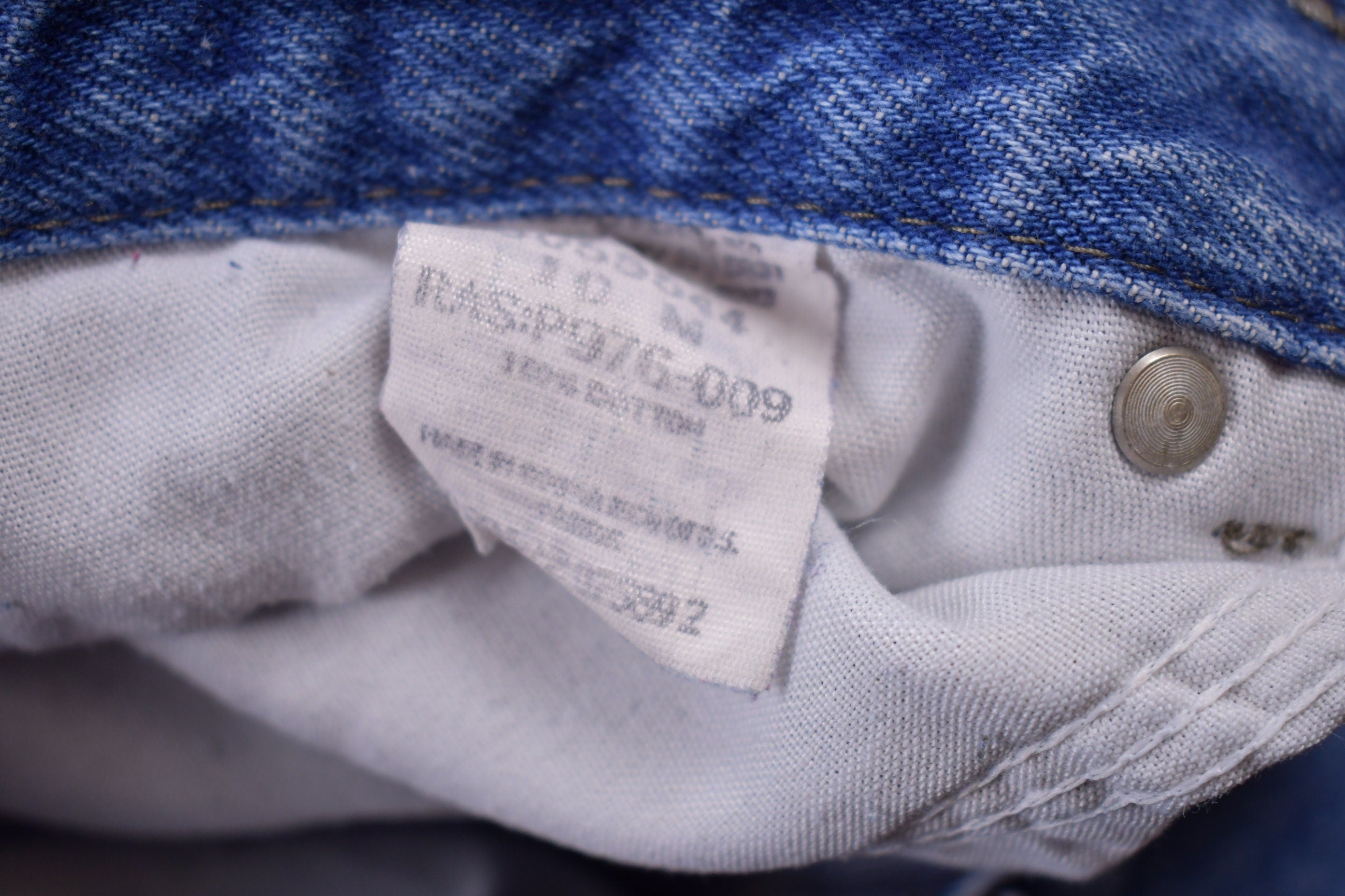 Vintage 1990's Lee Blue Jeans 28 x 30 / Basic Blue Jeans / Essentials / American Vintage / Streetwear Fashion / Vintage Pants