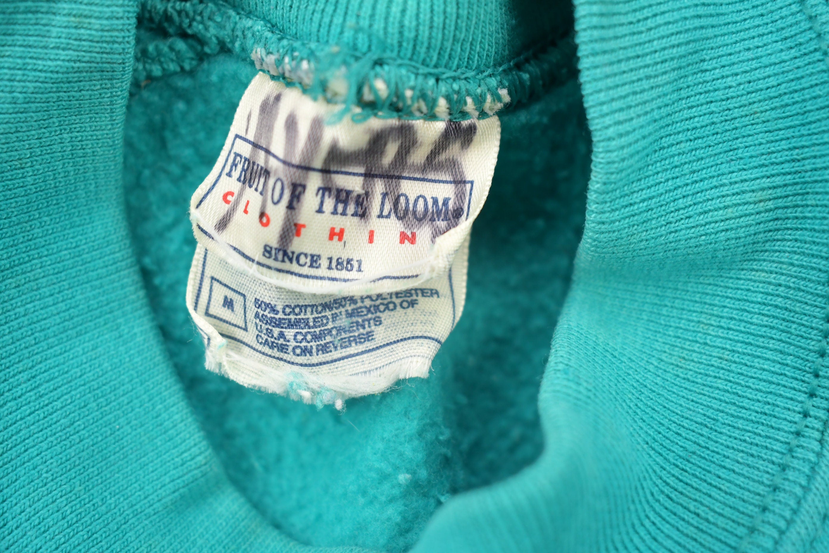 Vintage 1990s Fruit of the Loom Blank Raglan Crewneck Sweatshirt