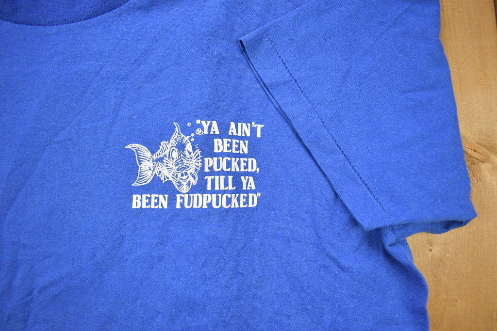 Vintage 1990s Fudpuckers Beachside Bar & Grill Souvenir T Shirt