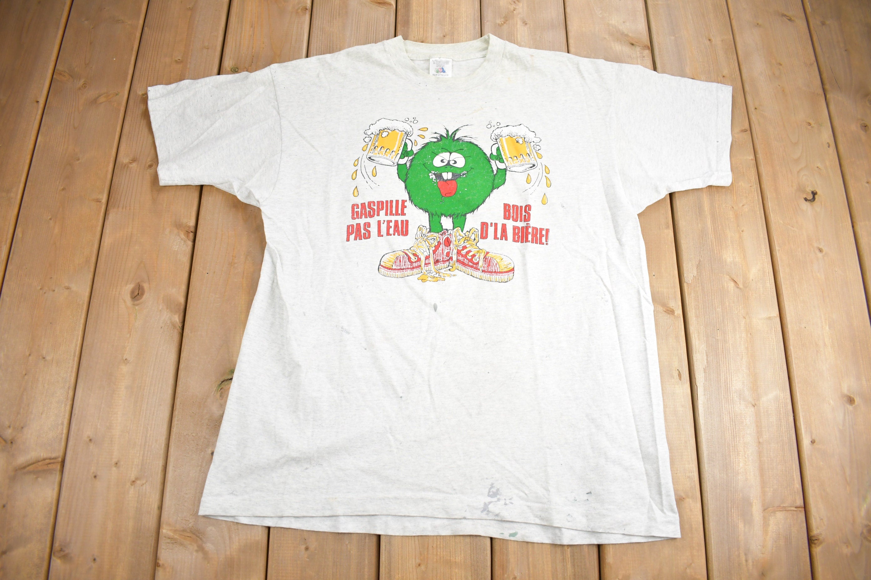 Vintage 1990s Gaspille Pas L'eau Bois D'La Biere Graphic T Shirt