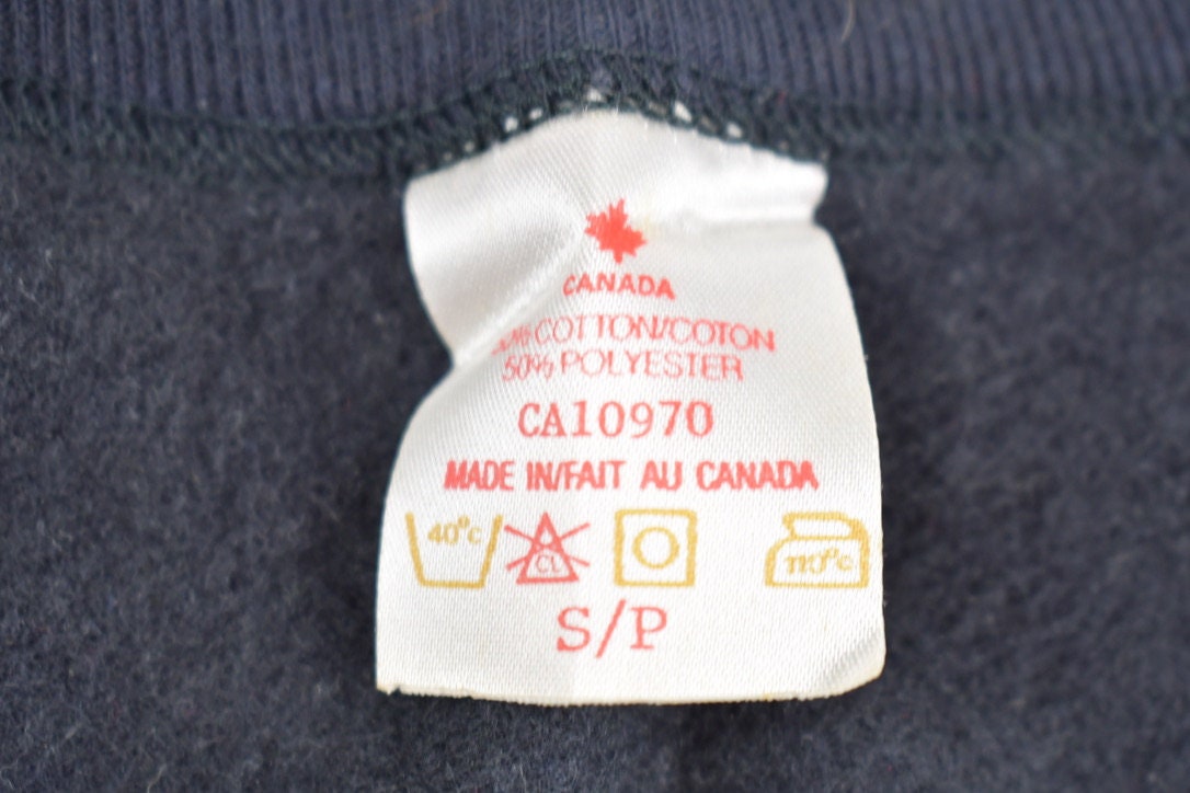 Vintage 1980s Canada Graphic Crewneck Sweatshirt / 80s Raglan Crewneck / Made In Canada / Essential / Streetwear / 80s / Souvenir