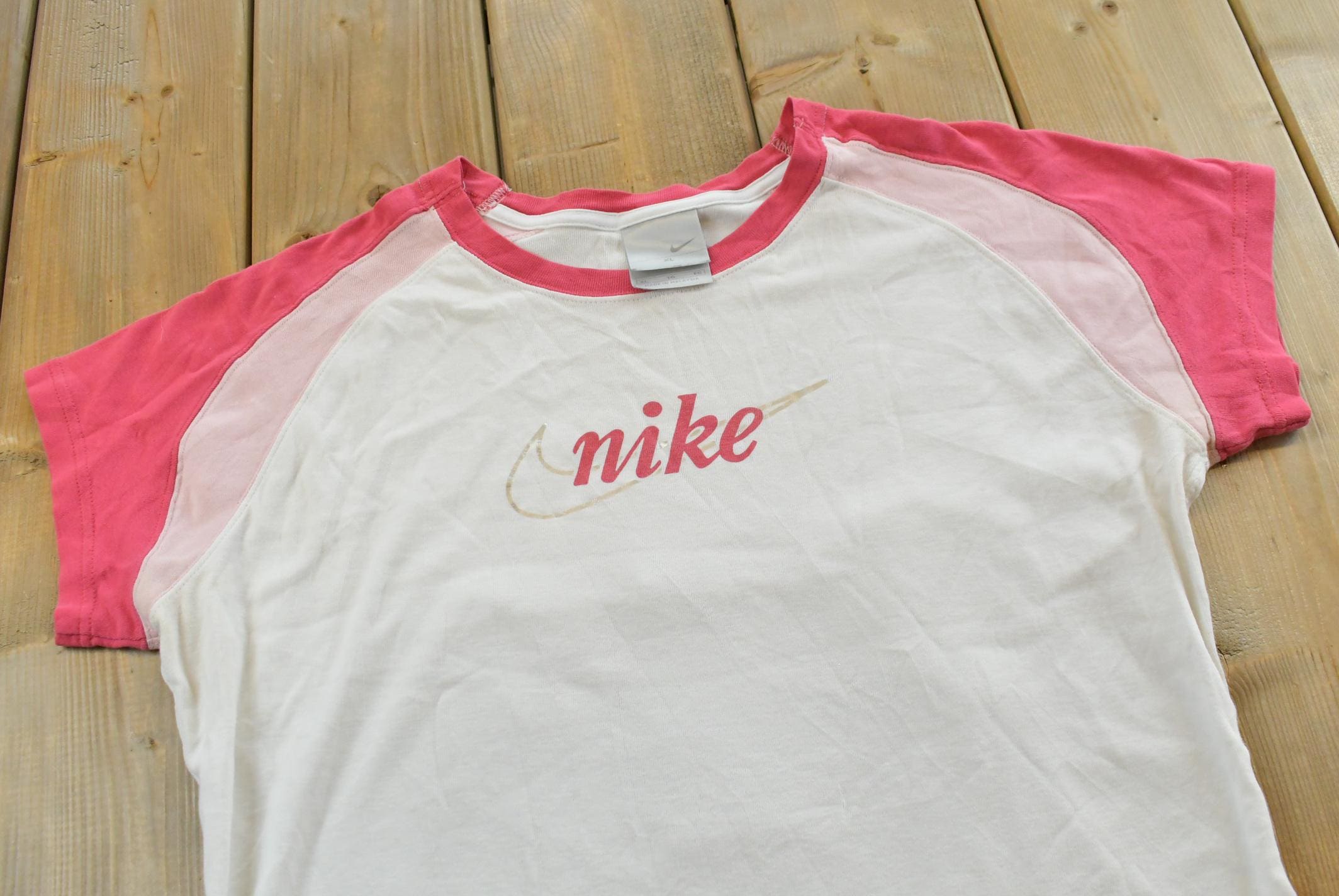 Vintage Y2K Nike Graphic T-Shirt Womens L / Swoosh / Nike Swoosh / 00s Nike Vintage / Small Swoosh / Big Swoosh / Nike Check / Silver Tag