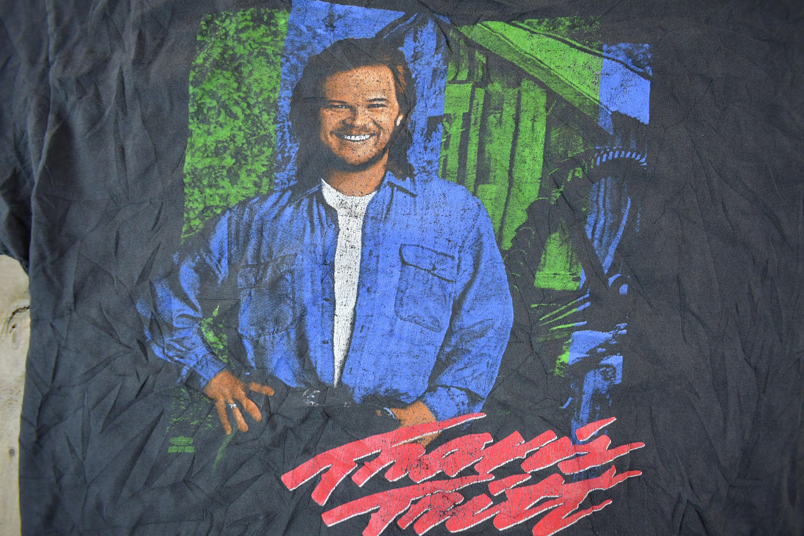 Vintage 1990s Travis Tritt It's All About To Change Graphic Country Music T-Shirt Men's XL  Tour Concert Graphic  Single Stitch  Hanes