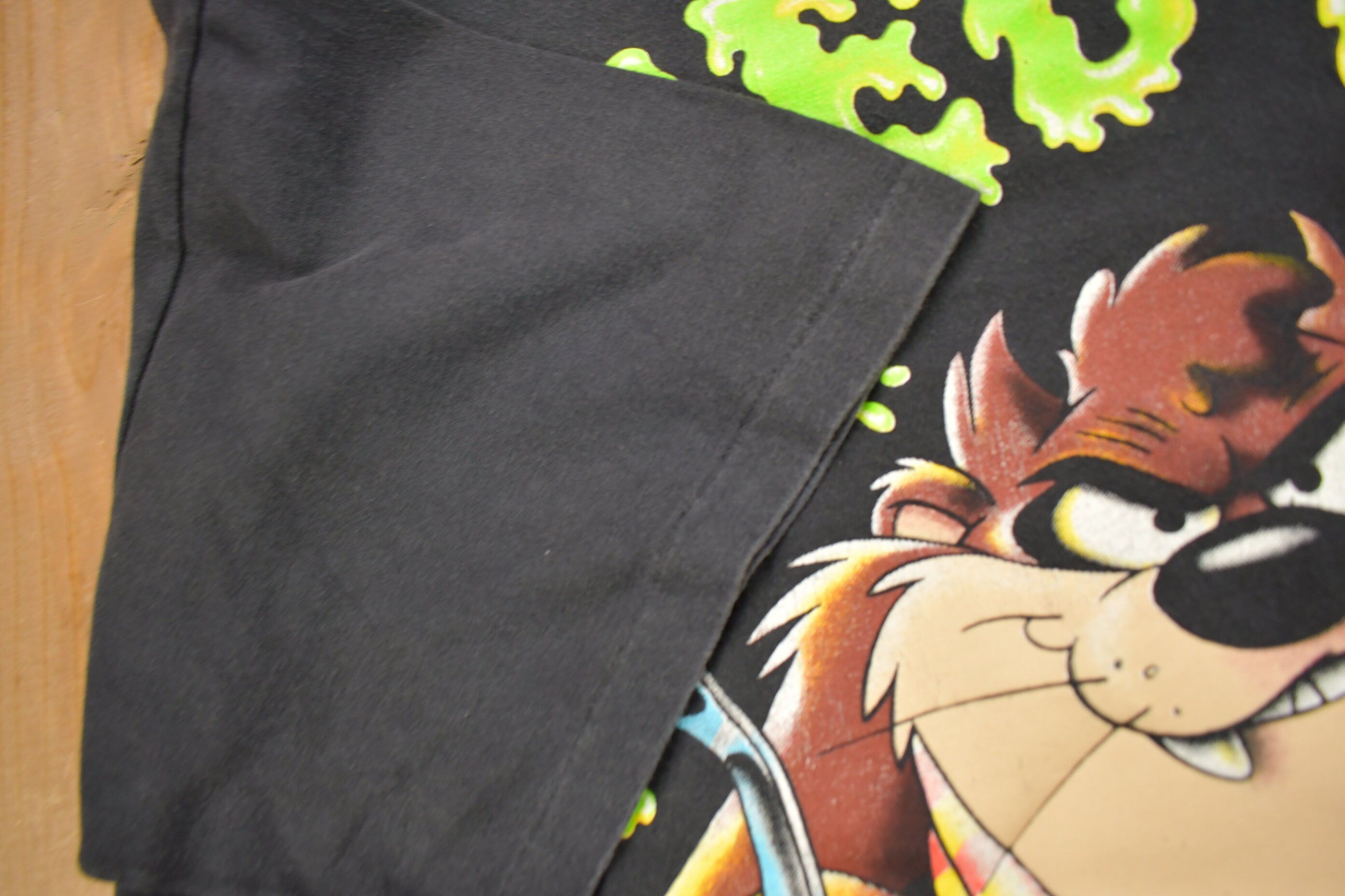Vintage 1992 Taz "Feed Me" Graphic Looney Tunes T-Shirt