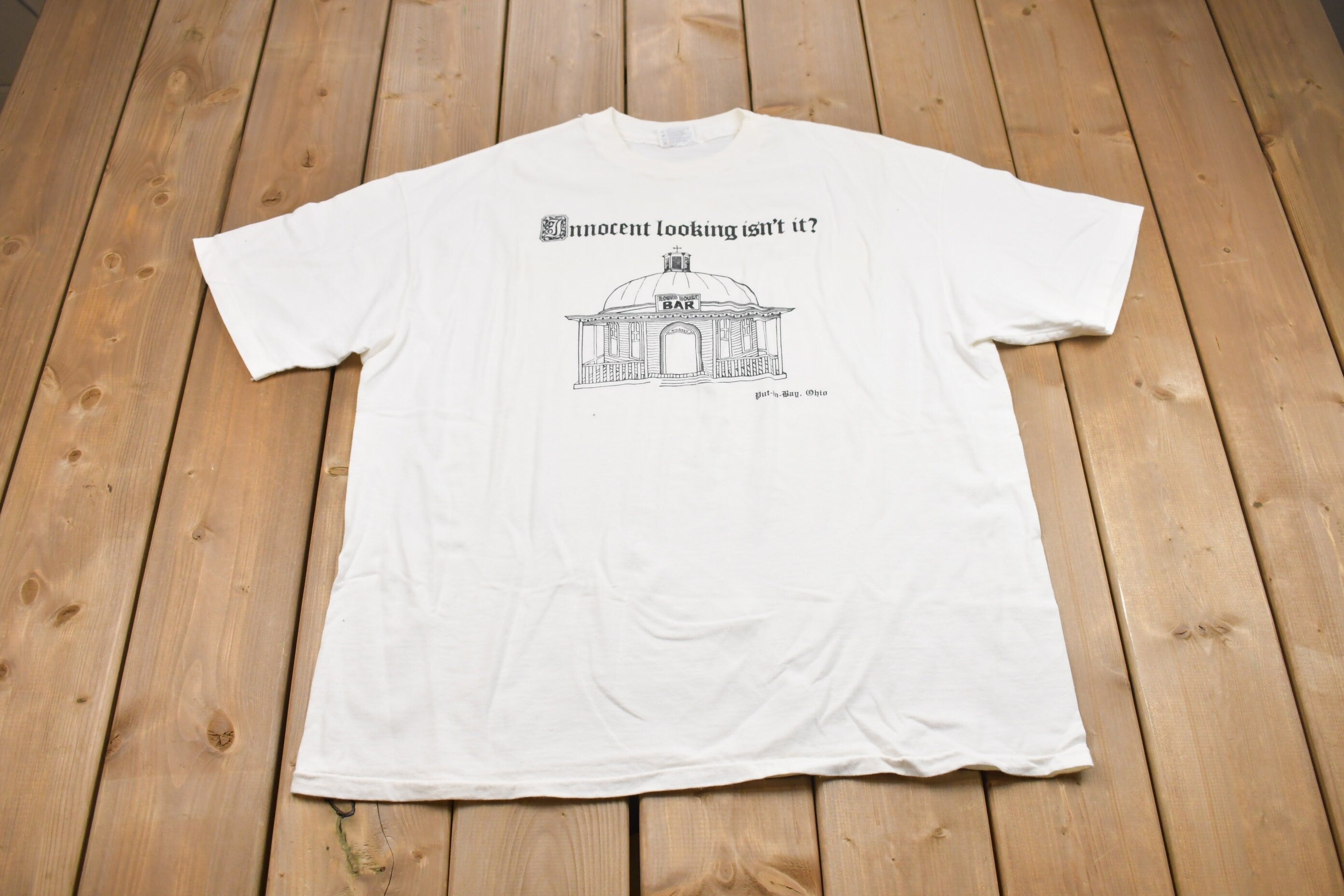 Vintage 1990s Round Bar Graphic T-Shirt