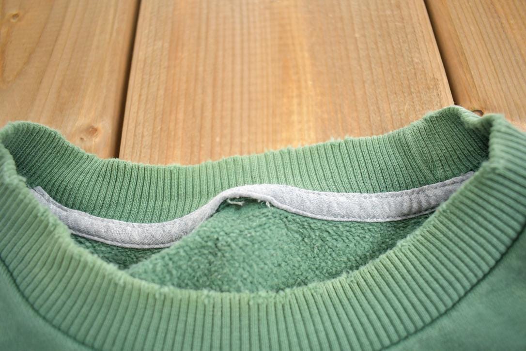 Vintage 2000s Nike Embroidered Mini Swoosh Crewneck Sweatshirt
