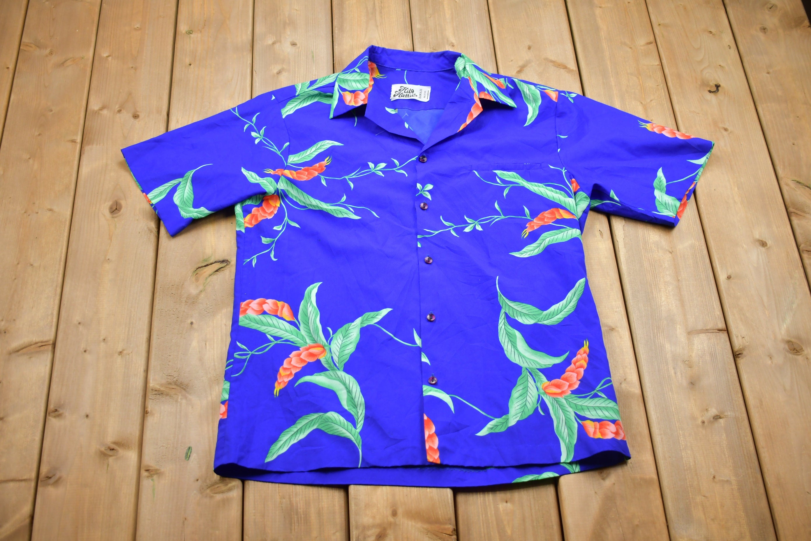Vintage 1990s Hilo Hatties Hawaiian Button Up Shirt