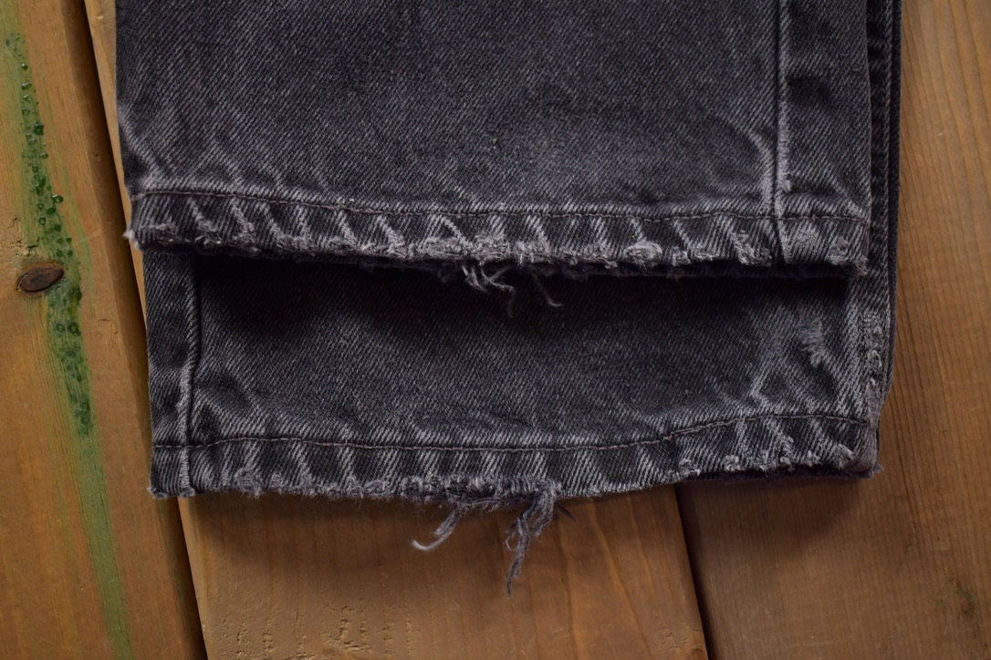 Vintage 1990s Black Levi's 505 Red Tab Denim Jeans Size 32 x 31.5