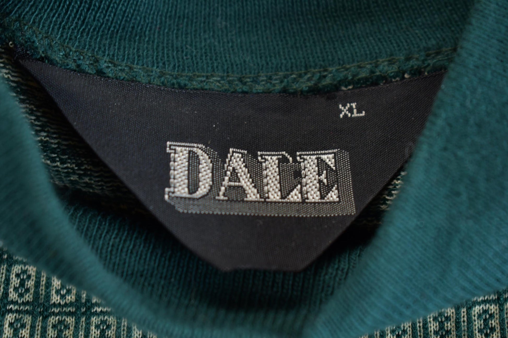 True Vintage 1990s DALE Thick Collard Patterned T-Shirt