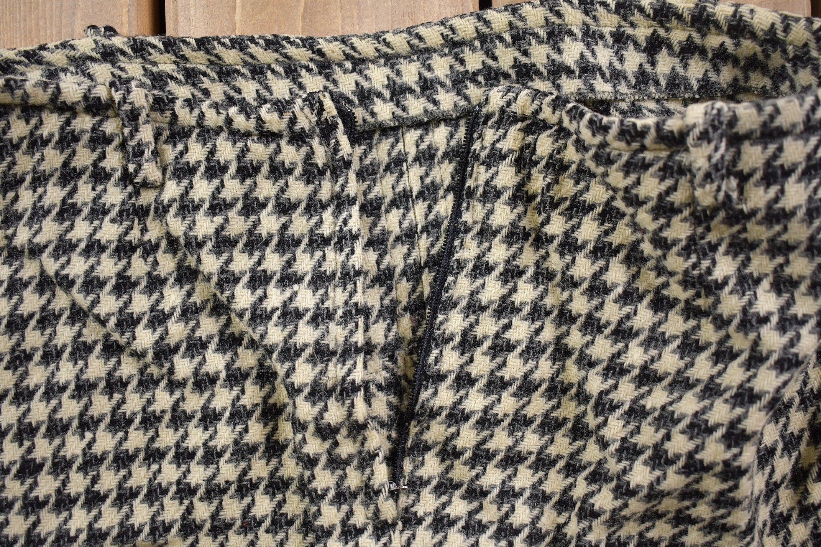 Vintage 1980's Leon Levin Hounds Tooth Skirt