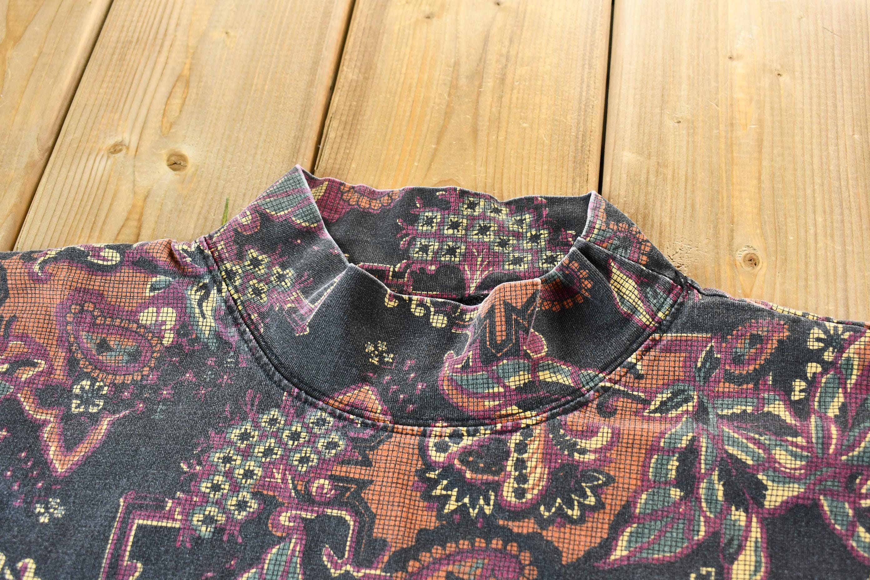Vintage 1990s Abstract Patterned All-Over-Print Textured Long Sleeve Graphic T-Shirt