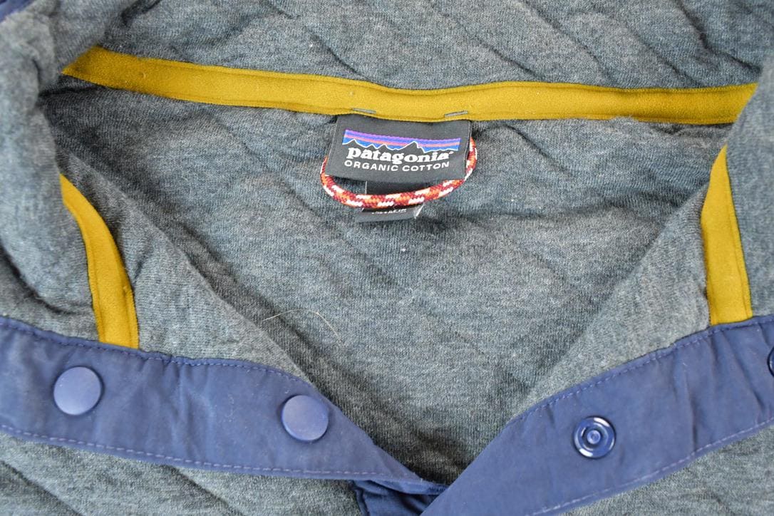 Vintage 1990s Patagonia Pleated Souvenir Crewneck Sweatshirt Made In USA