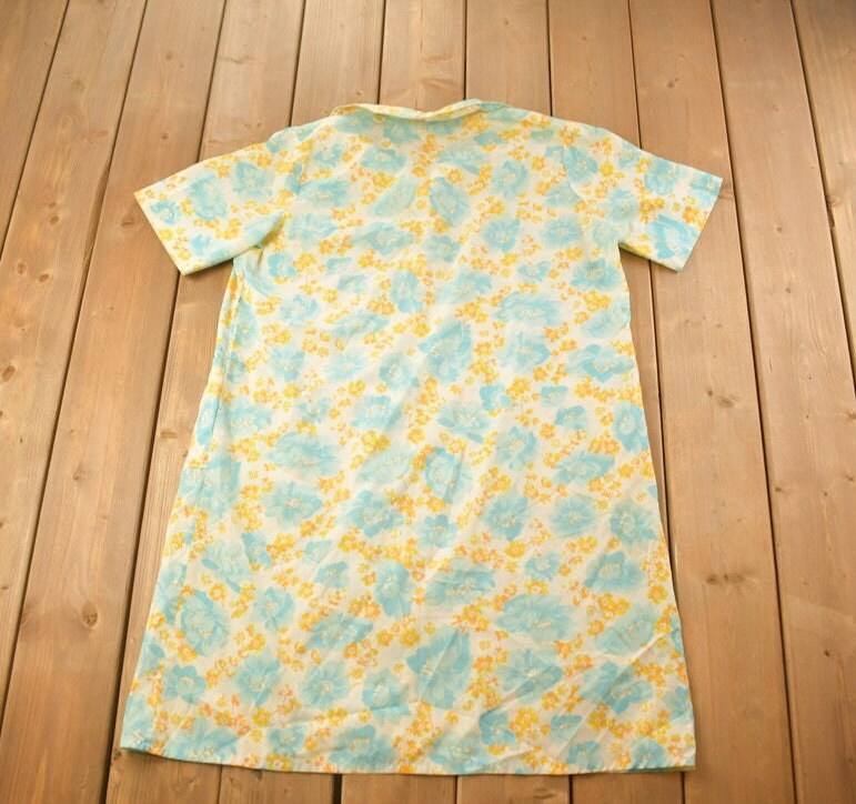 Vintage 1990s Long Floral Button Up Shirt / 1990s Button Up / Vintage Flannel / Basic Button Up / Floral Shirt / All Over Print