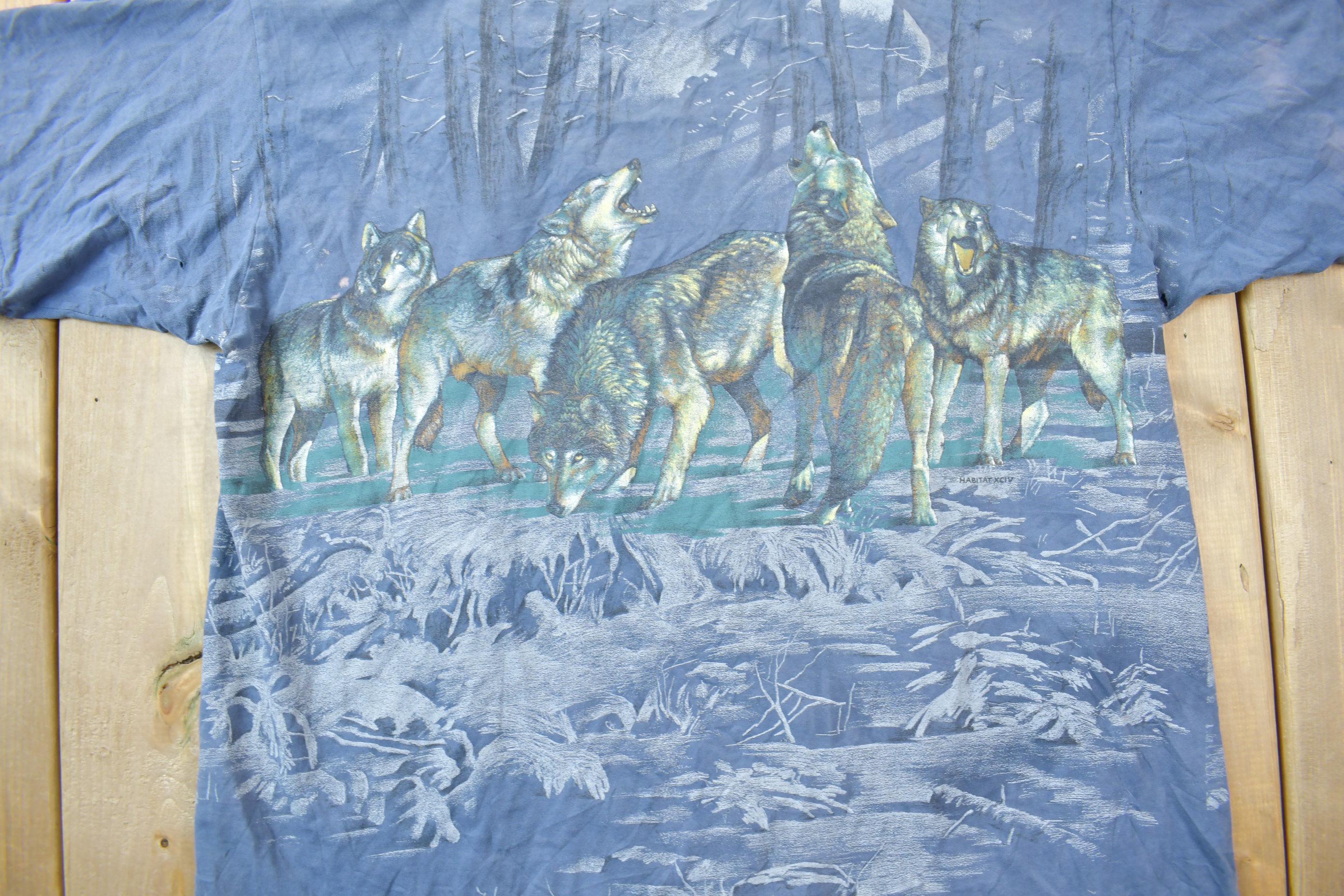 Vintage 1990s Grey Wolf Theme All Over Print Graphic T-Shirt