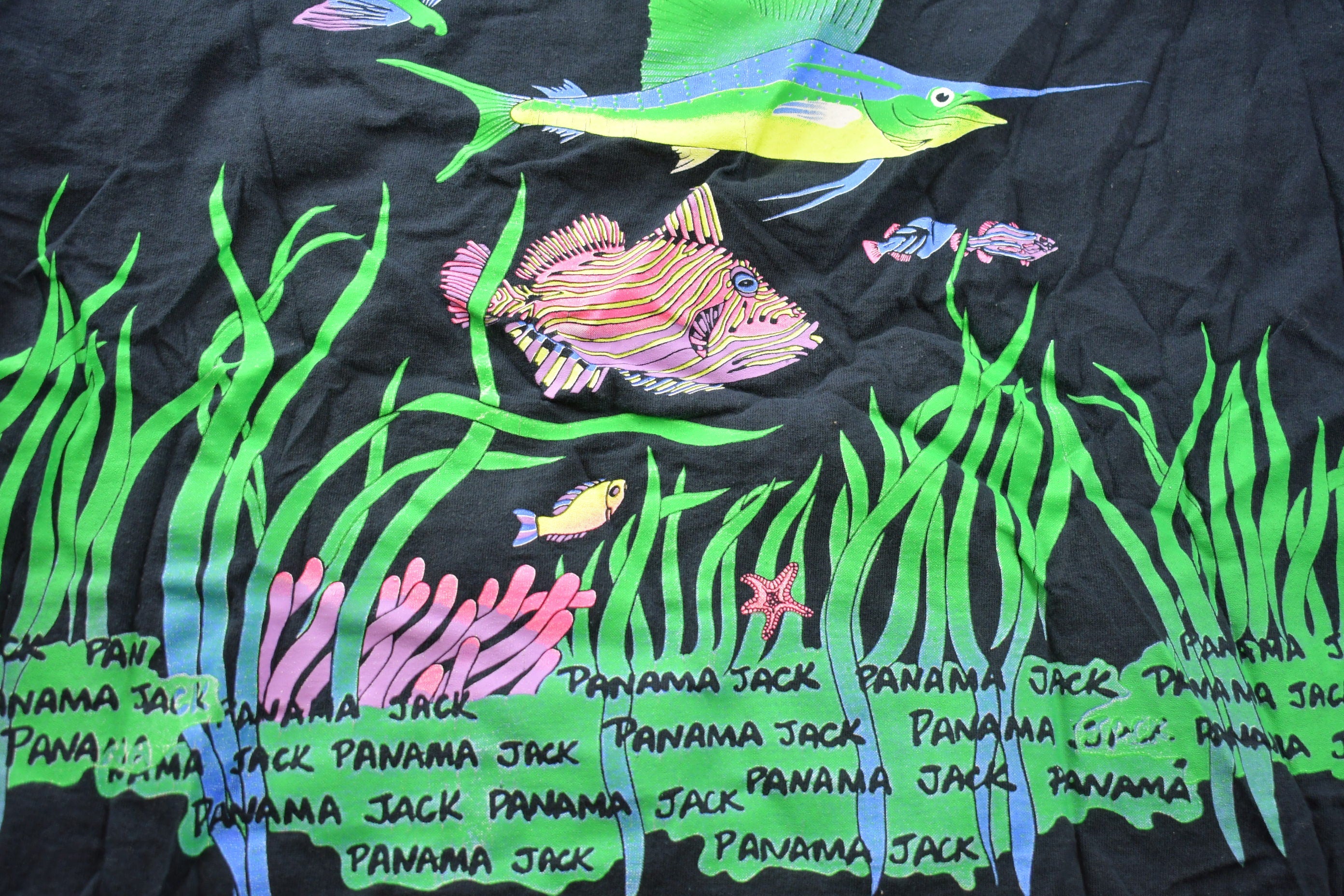 Vintage 1990s Fishes Ocean Theme Wrap Around Graphic T-Shirt