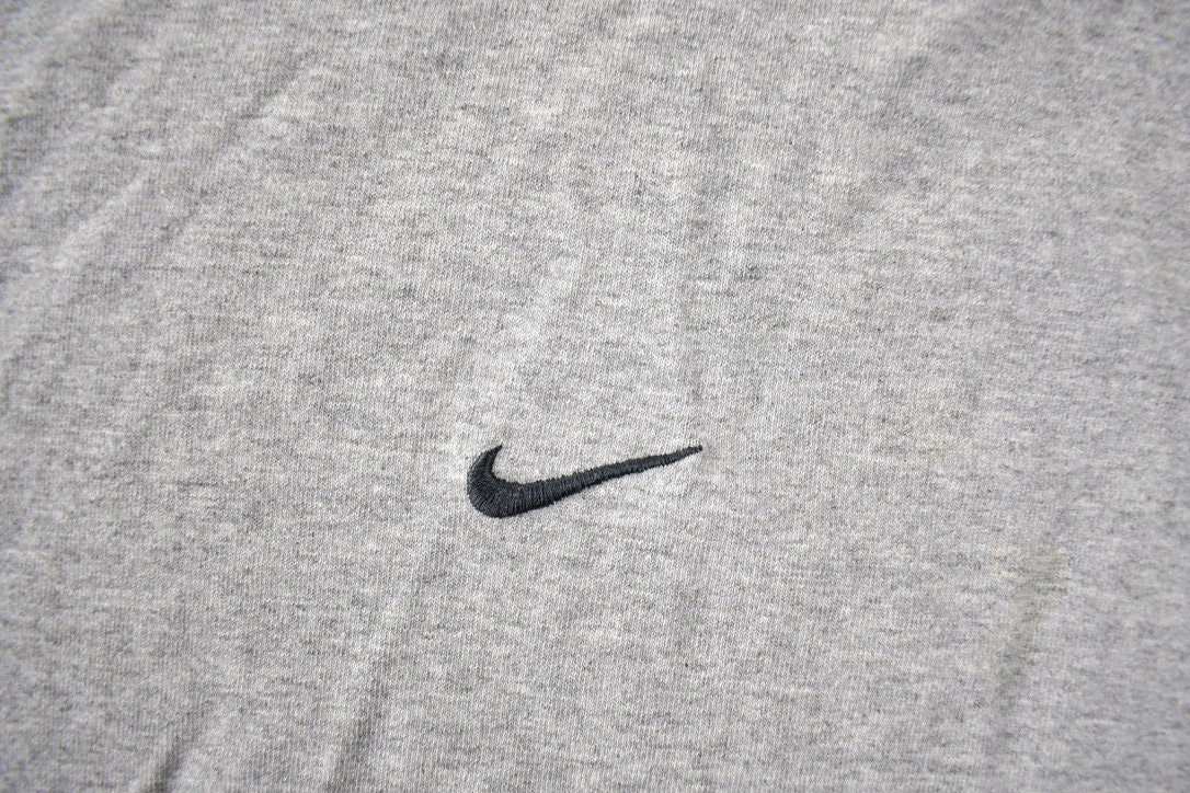 Vintage 2000s Nike Embroidered Mini Swoosh Graphic T-Shirt Size XL