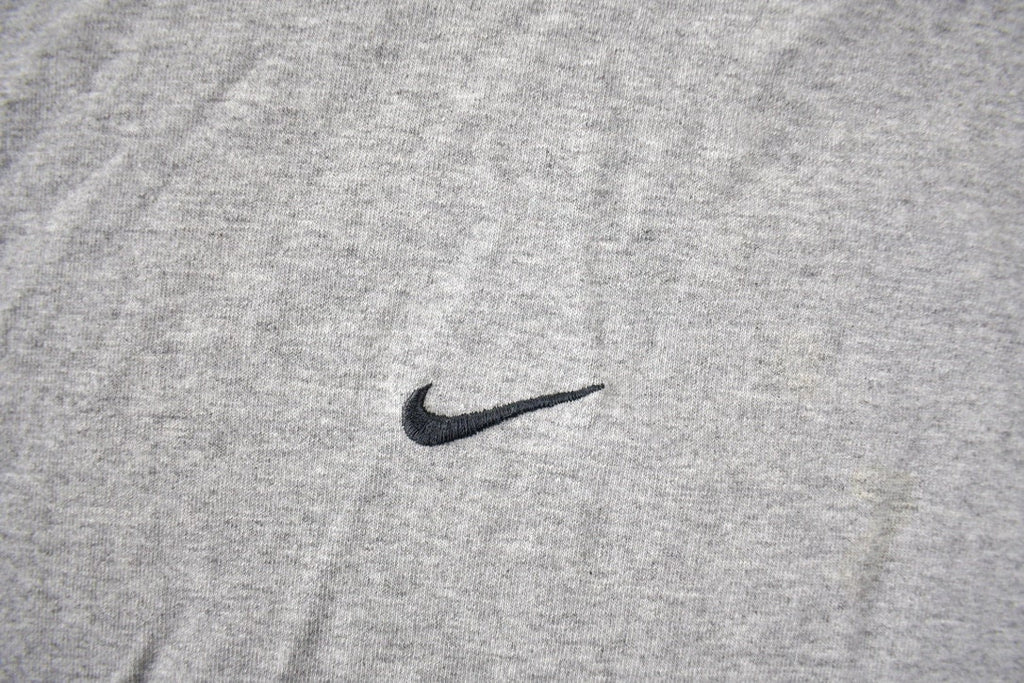 Vintage 2000s Nike Embroidered Mini Swoosh Graphic T-Shirt Size XL