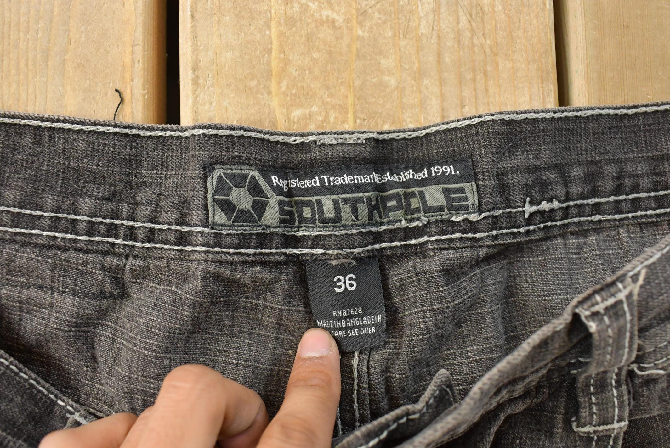 Vintage Y2K South Pole Baggy Denim Jean Shorts Men's 36