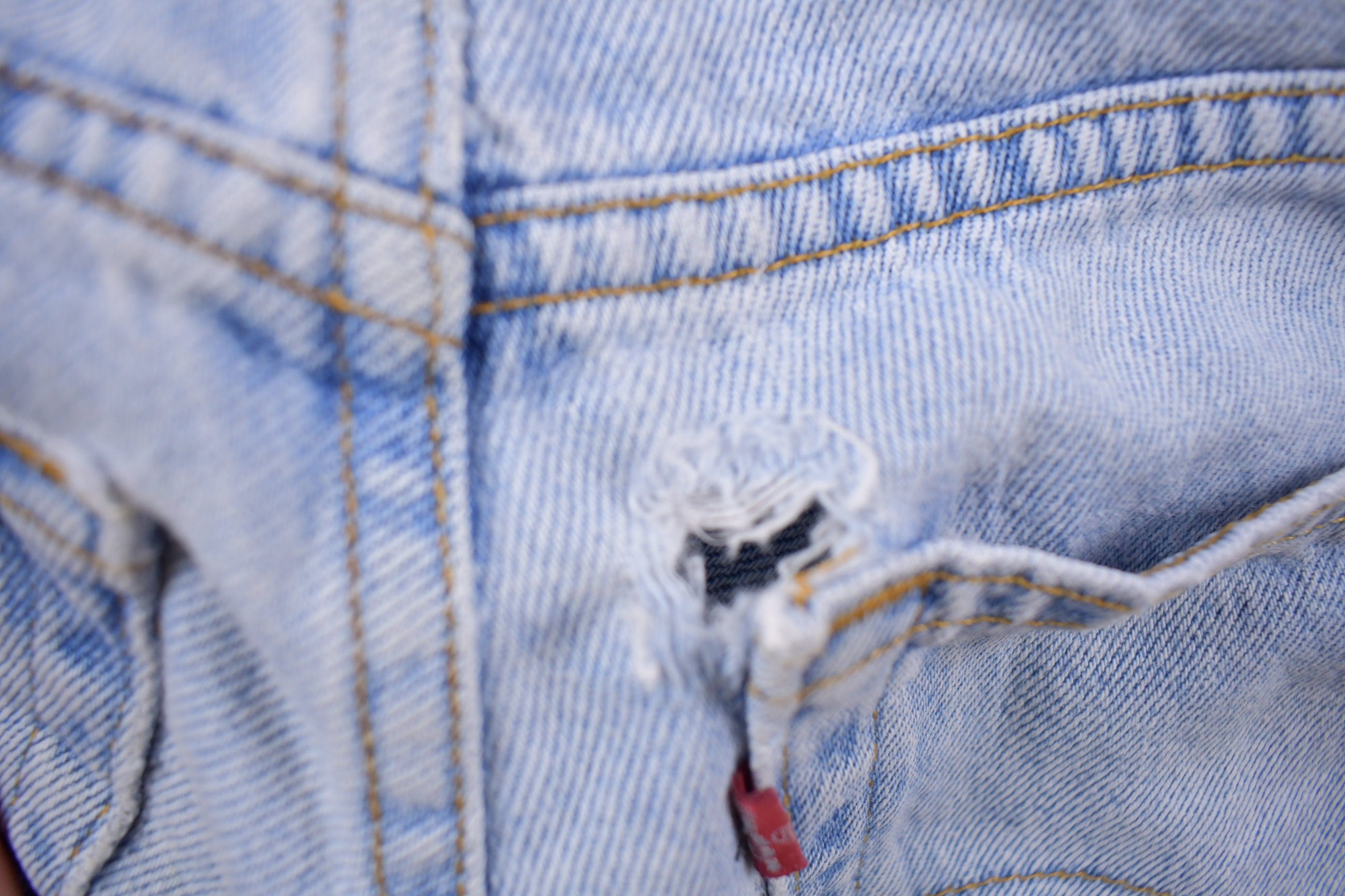 Vintage 1990s Levi's 560 Red Tab Distressed Jeans Size 34 x 30