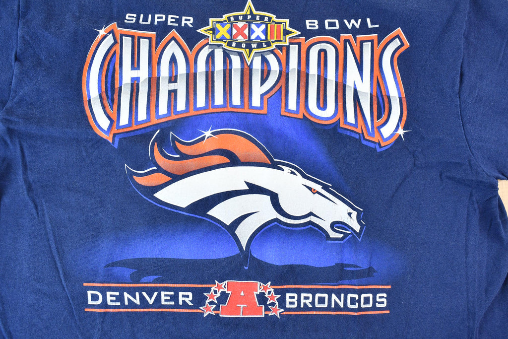 Vintage 1998 Denver Broncos Super Bowl XXXII Champions NFL Football Graphic T-Shirt