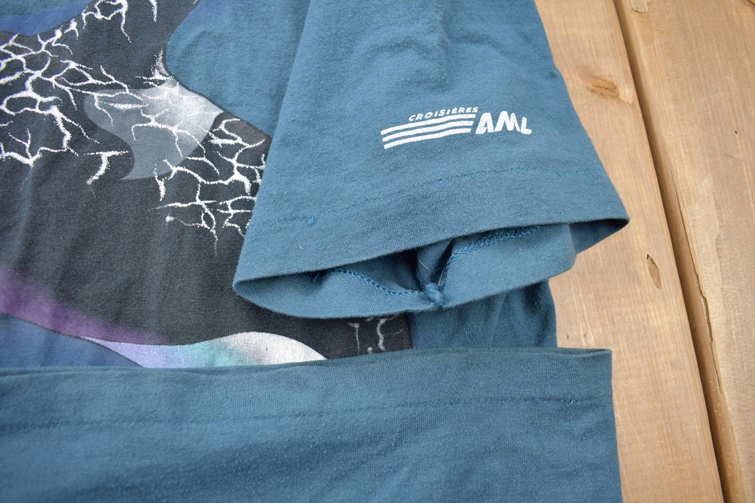 Vintage 1990s Killer Whale Canada T-Shirt / Souvenir T Shirt / Whale Theme / Made In Canada / Vacation Tee / Travel & Tourism