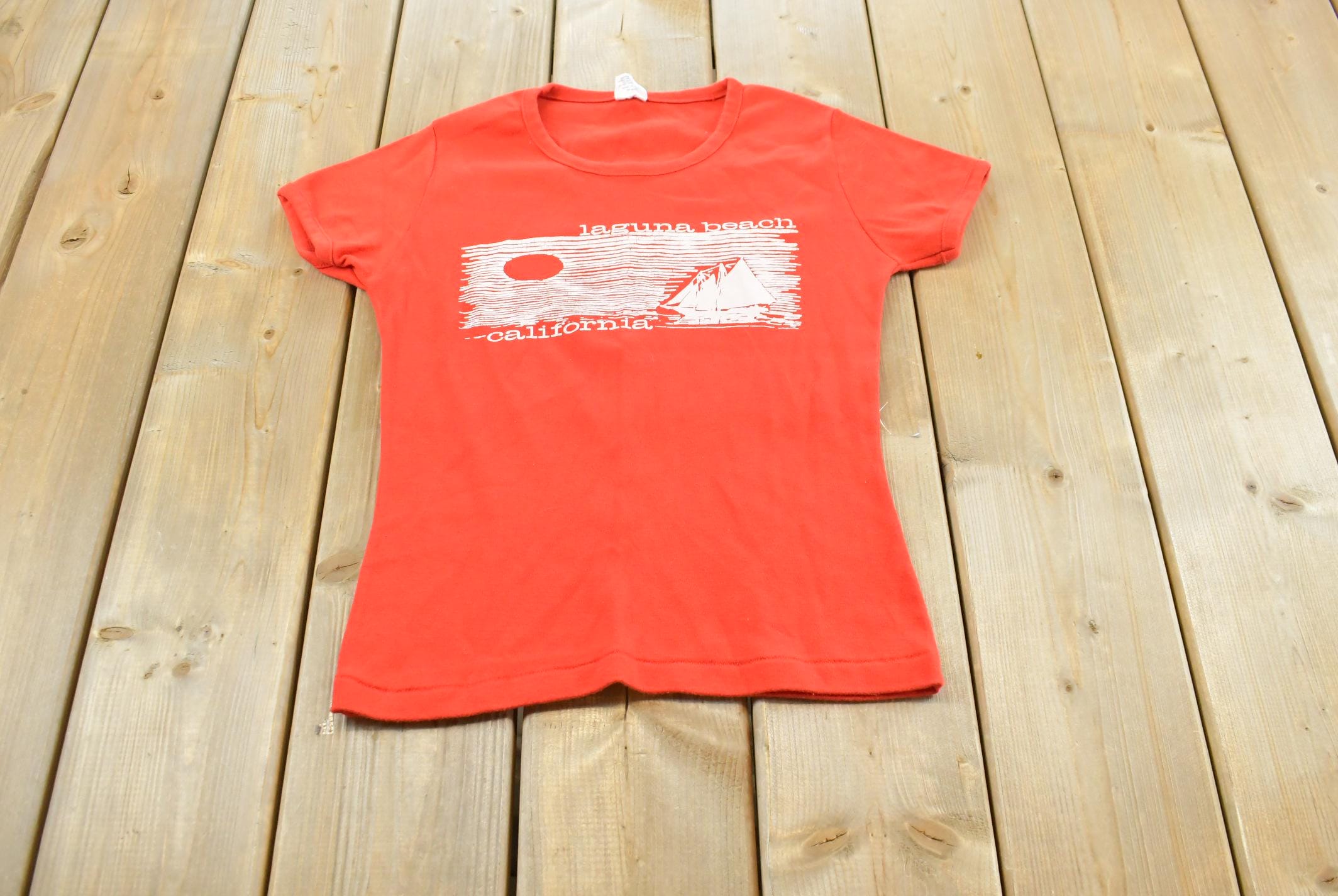 True Vintage 1970s Laguna Beach Sailboat Fun-Tees Souvenir Baby Tee T-Shirt Women's S
