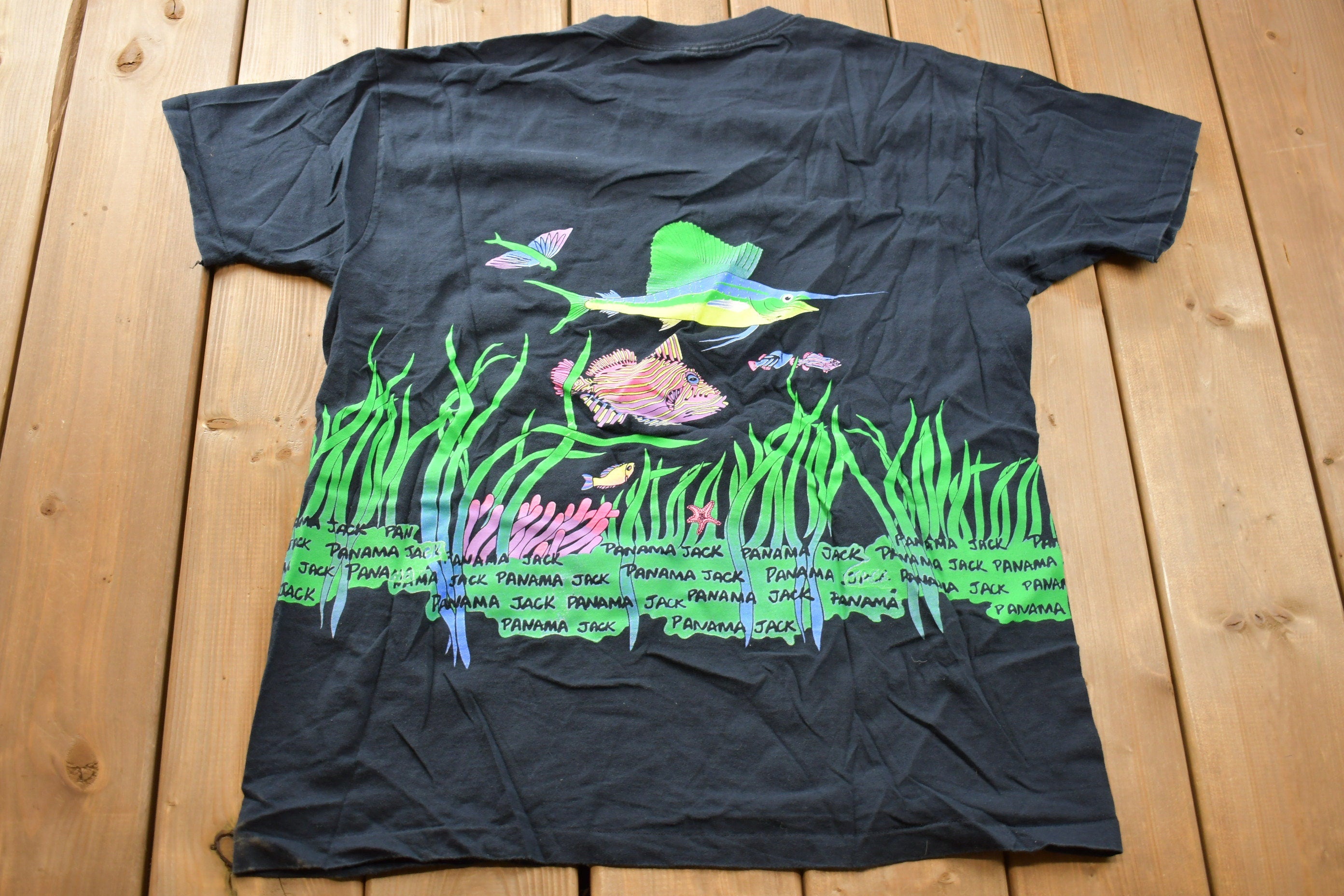 Vintage 1990s Fishes Ocean Theme Wrap Around Graphic T-Shirt
