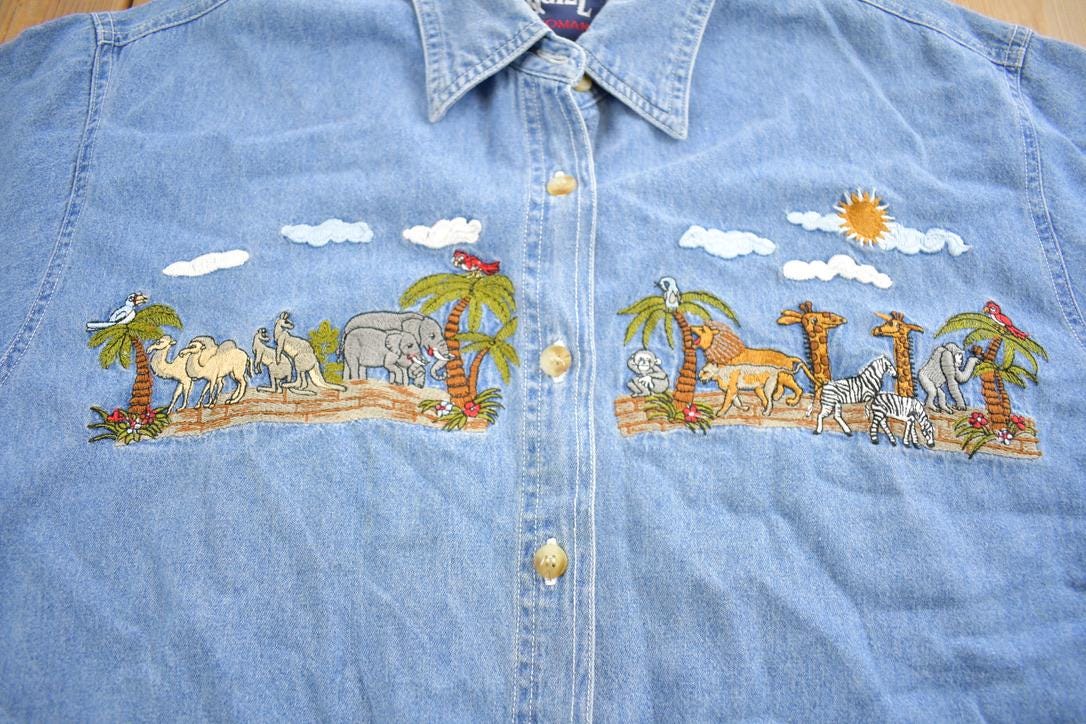 Vintage 1990s Jungle Embroidered Womens Short Sleeve Button Up Shirt