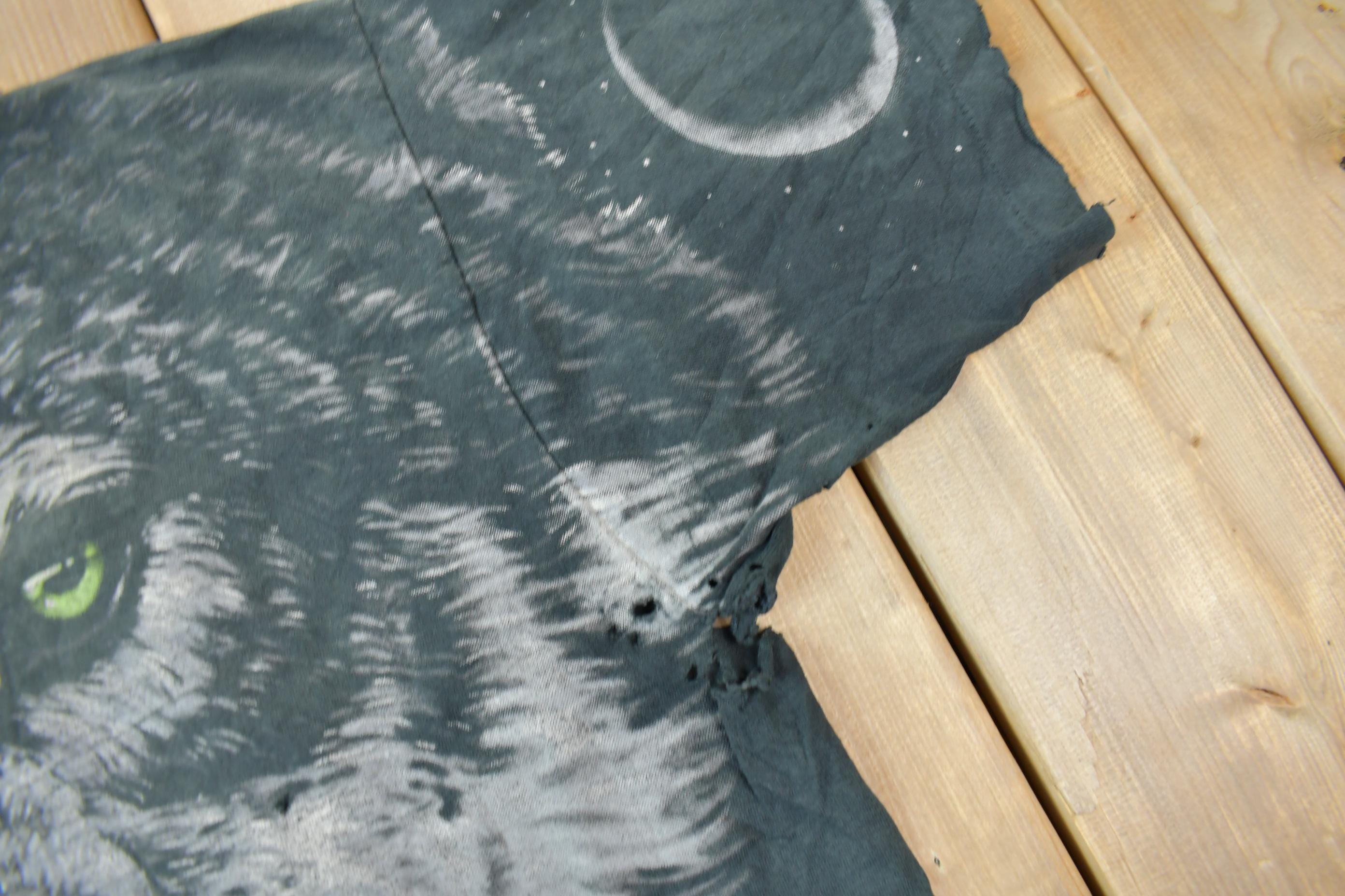Vintage 1995 Grey Wolf Theme All Over Print Liquid Blue Graphic T-Shirt