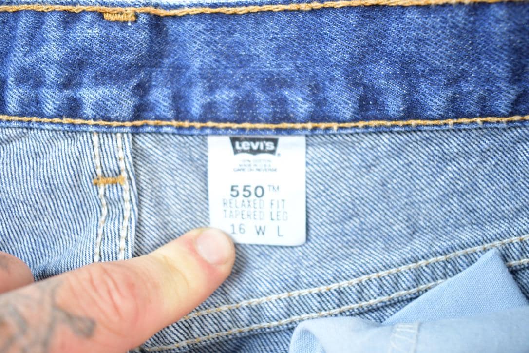 Vintage 1990s Levi Strauss Red Tab Denim Jeans Size 32 x 32 Made In USA