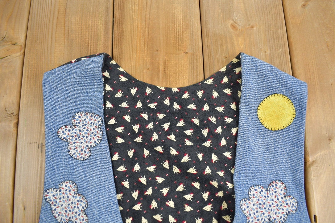 Vintage 1990s Farm Barnyard Scene Embroidered Denim Vest