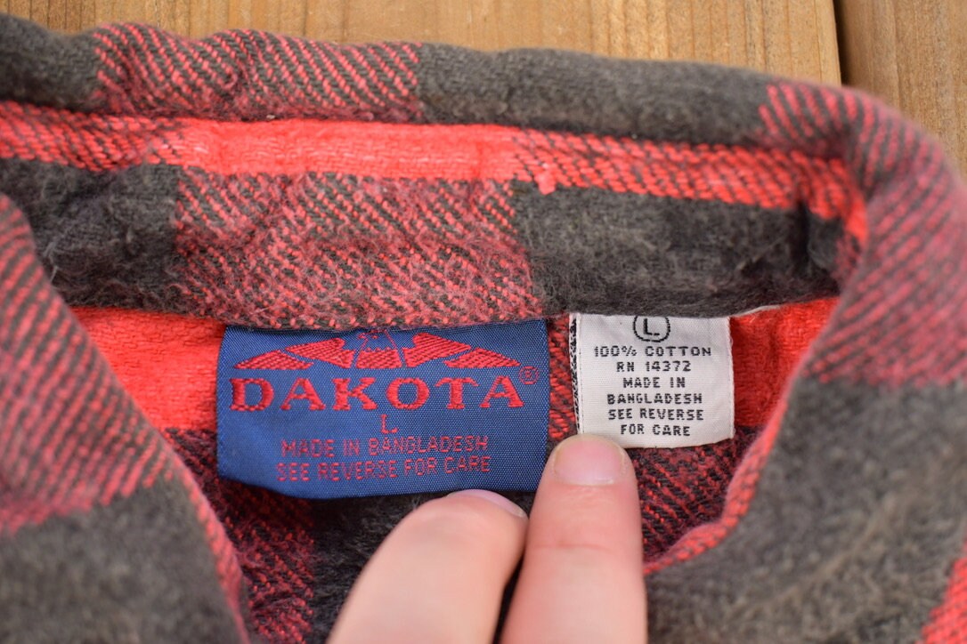 Vintage 1990s Dakota Plaid Flannel Button Up Shirt