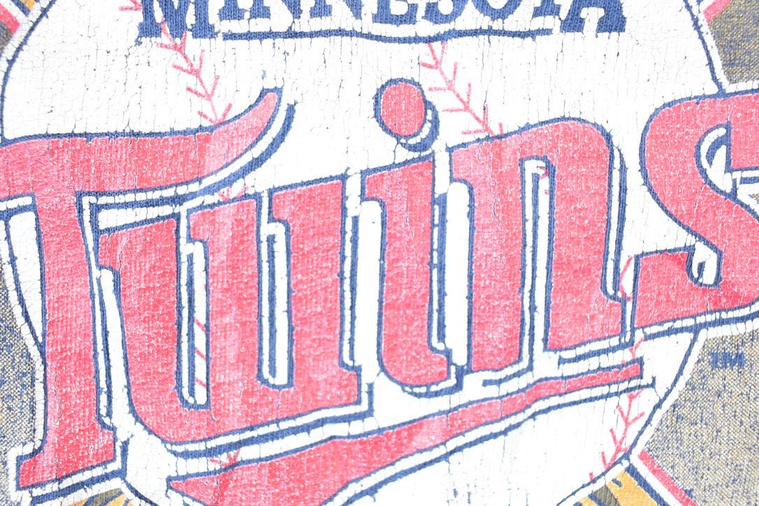 Vintage 1990s Minnesota Twins MLB Graphic T-Shirt / Made In USA / Single Stitch / MLB Baseball / 90s Streetwear / Sportswear