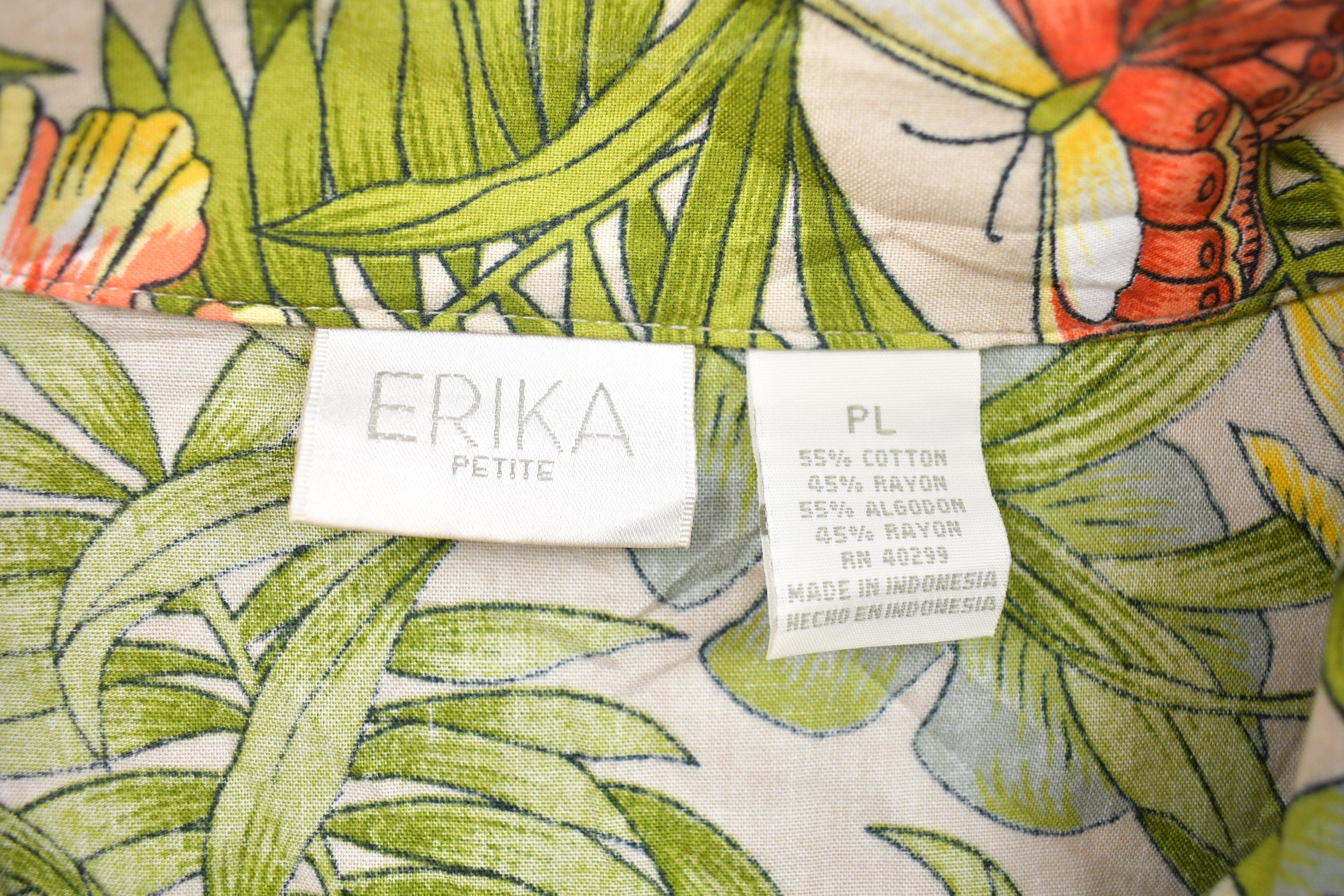 Vintage 1980s Erika Petite Hawaiian Button Up Shirt
