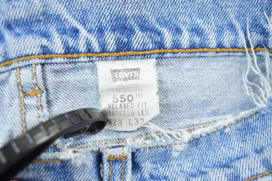 Vintage 1990s Levi's 550 Red Tab Jeans Size 29x 32