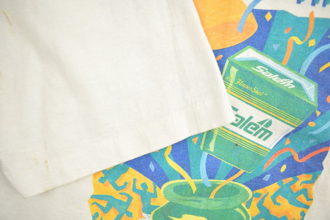 Vintage 1990s Salem Cigarettes "Comin To The Fresh Side" Graphic T-Shirt