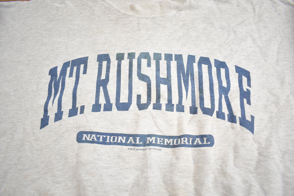 Vintage 1990s Mount Rushmore National Memorial Souvenir Crewneck Sweatshirt Made In USA