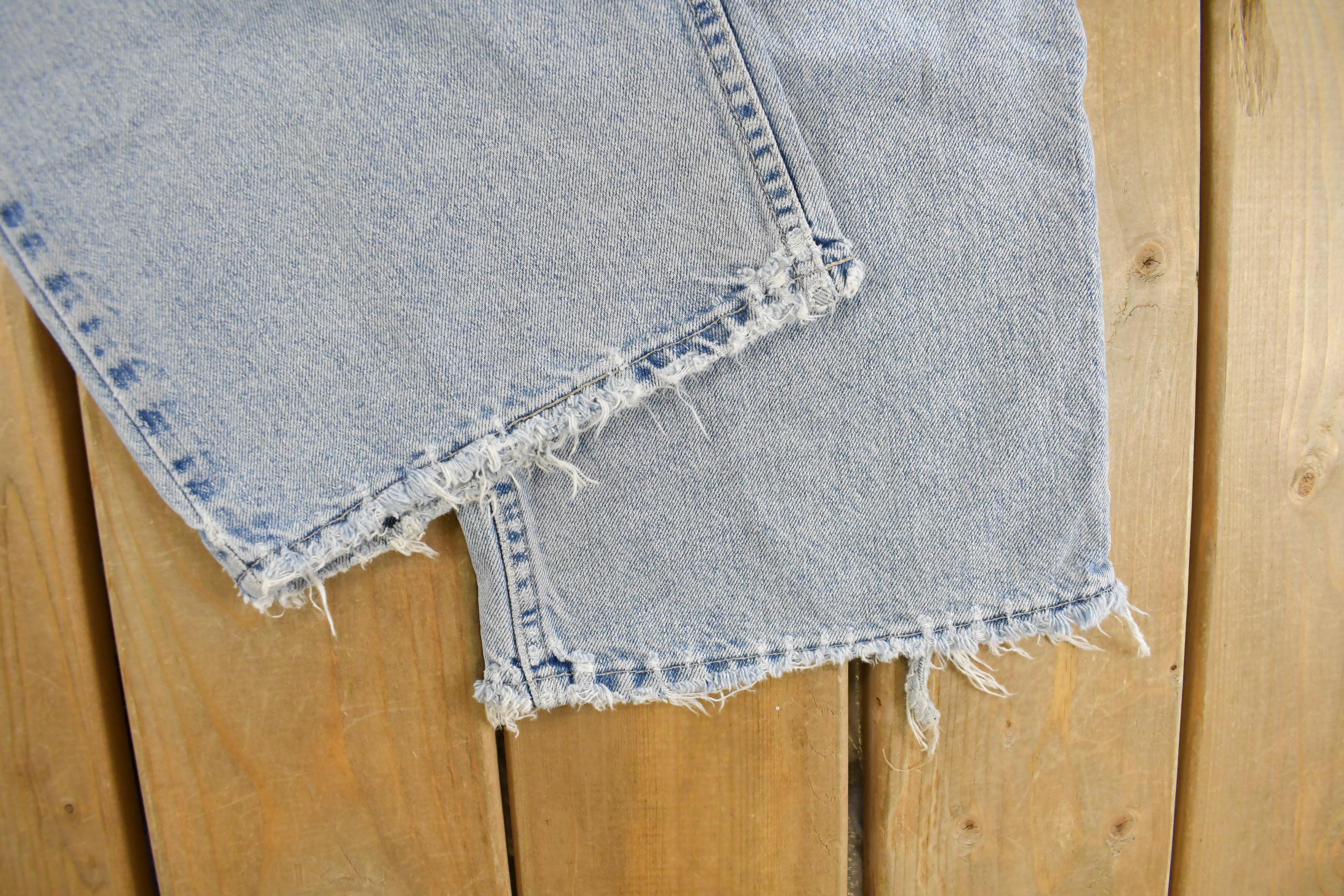 Vintage 1990s Levi's Distressed Relaxed Fit Denim Jeans Men's 32 x 29