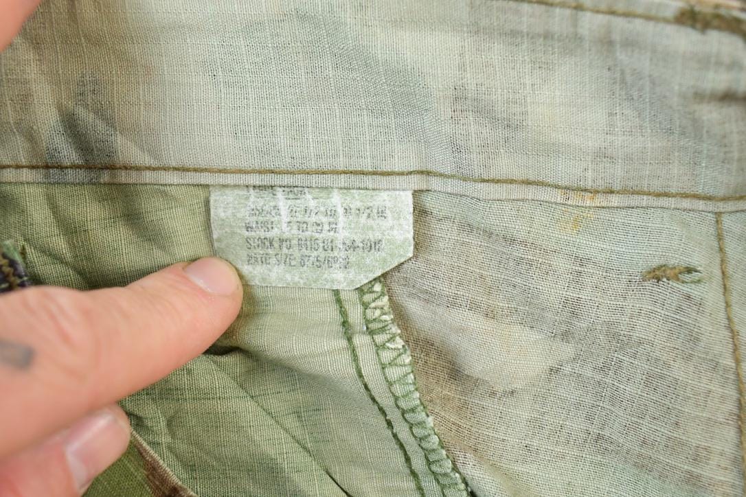 Vintage 1990s Army Camouflage Cargo Pants Size 38 x 26 / Streetwear / Army Pants / Military Pant's / Vintage Cargos / Made In