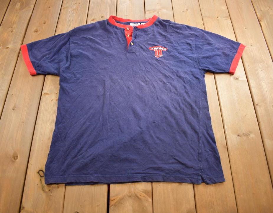 Vintage 2000 Minnesota Twins Embroidered Team Button Up Short Sleeve Shirt